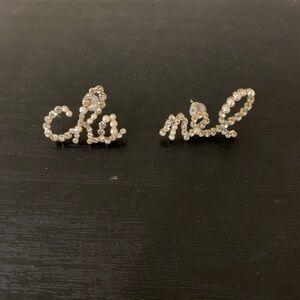 ✨NWT Faux Pearl & rhinestone earrings ✨